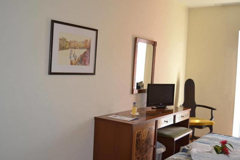 Duerming Villa De Sarria Hotel Ngoại thất bức ảnh